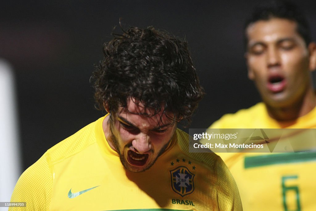 Brazil v Ecuador - Group B Copa America 2011