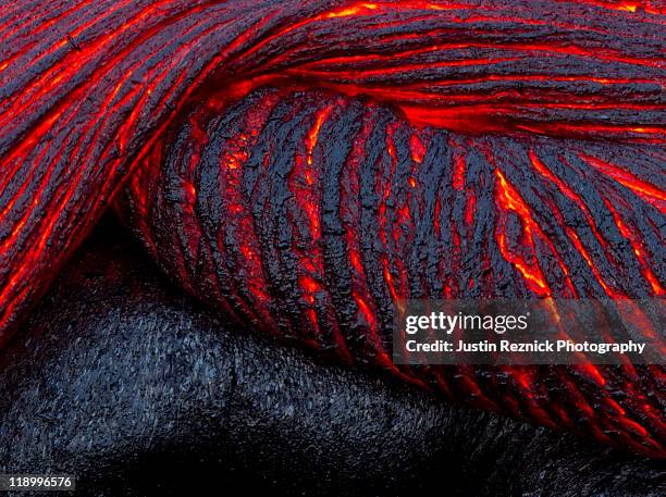 folding lava on kilauea, hawaii - molten fotografías e imágenes de stock