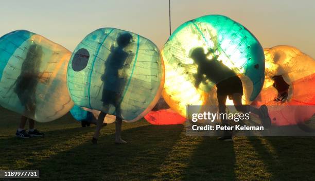 bubble soccer - beleuchtungstechnik stock-fotos und bilder