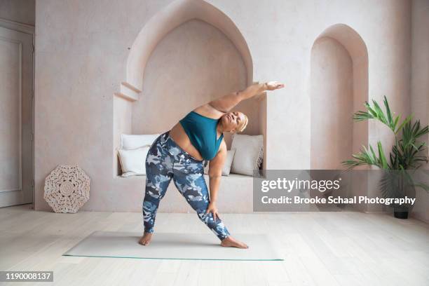 older black woman doing yoga - voluptuous woman stock-fotos und bilder