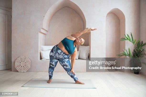 older black woman doing yoga - showus stock pictures, royalty-free photos & images