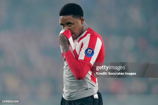 Steven Bergwijn of PSV during the Dutch Eredivisie match between PSV v PEC Zwolle at the Philips Stadium on December 21, 2019 in Eindhoven Netherlands