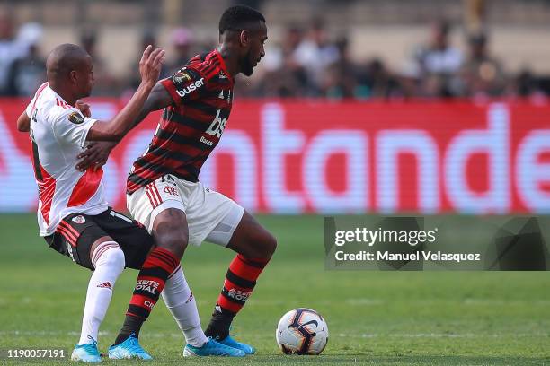 Nicolas de la Cruz of River Plate struggles for the ball against Vinicius Souza of Flamengo during the final match of Copa CONMEBOL Libertadores 2019...