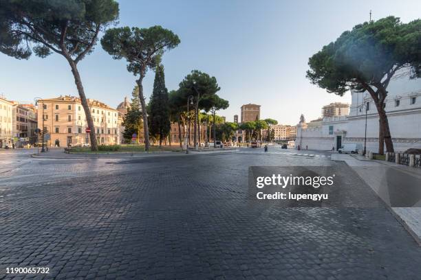 empty road of rome at morning - italy city stock-fotos und bilder