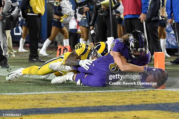 Wide receiver Willie Snead of the Baltimore Ravens stretches for a touchdown in the fourth quarter over the defense of defensive back Marqui...