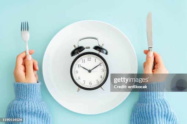 planificación de comidas para el concepto de dieta - reloj fotografías e imágenes de stock