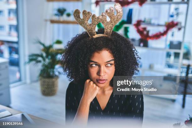 ich möchte nicht während der festtage hier sein - gereiztheit stock-fotos und bilder