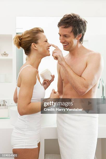 couple playing in bathroom - no ordinary love stock-fotos und bilder