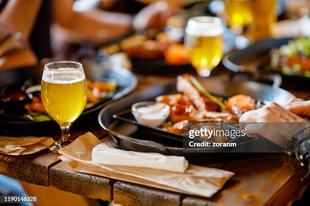 pub food - pale ale stock pictures, royalty-free photos & images