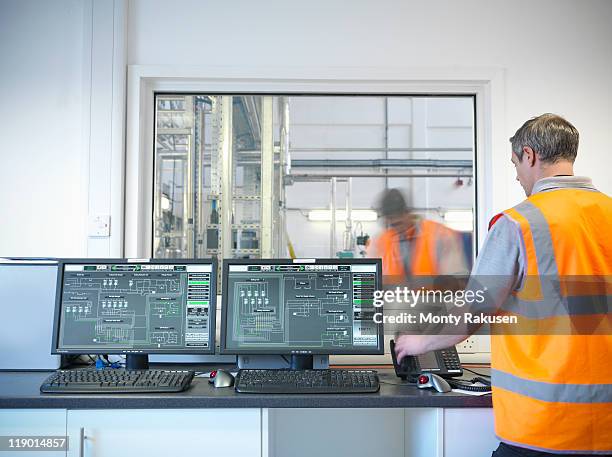 factory worker in control room of plant - control room stockfoto's en -beelden