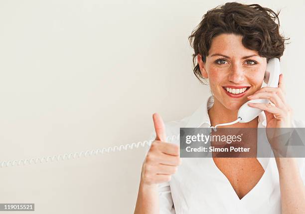 businesswoman giving thumbs up - okサイン　女性 ストックフォトと画像