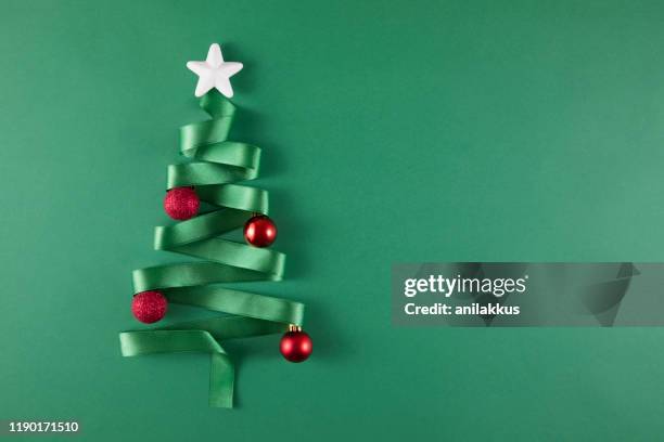 albero di natale - christmas ribbon foto e immagini stock