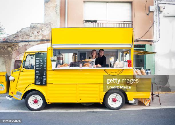 churreria, camión de comida - furgón de comida fotografías e imágenes de stock