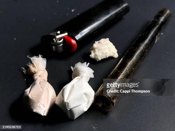 cocaine, heroin, and crack with paraphernalia over a black background - crack cocaine fotografías e imágenes de stock