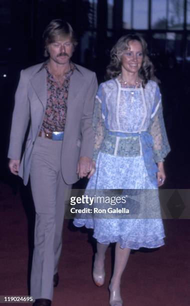 Actor Robert Redford and Lola Redford attend the screening of "All The President's Men" on April 4, 1976 at the Kennedy Center in New York City.