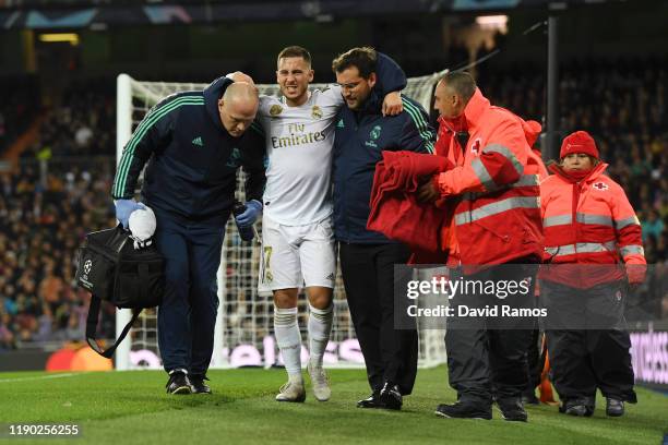 Eden Hazard of Real Madrid leaves the pitch with an injury during the UEFA Champions League group A match between Real Madrid and Paris Saint-Germain...