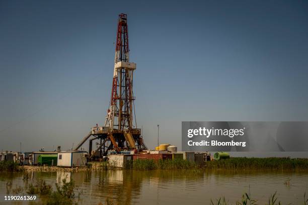 Iran Rig 60 Fath Iran Stock Photos, High-Res Pictures, and Images - Getty Images