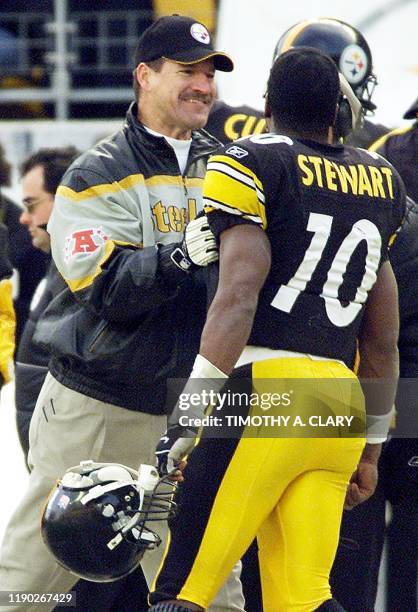 Pittsburgh Steelers' Coach Bill Cowher hugs his quarterback Kordell Stewart in the final seconds of the 4th quarter against the Baltimore Ravens...