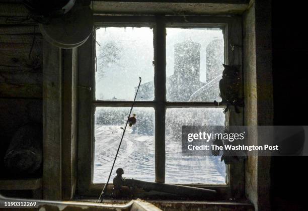 Snow Scene Through Window Photos and Premium High Res Pictures - Getty ...