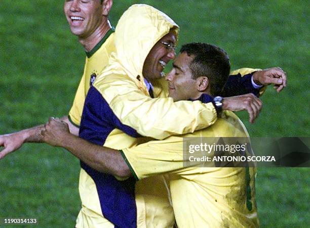 Brazilian selection coach Wanderley Luxemburgo embraces Romario 03 September 2000 after the fourth goal of Brazil against Bolivia. Brazil and Bolivia...