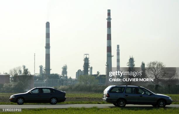 Exterior view dated 28 March 2007 of the Reichstett refinery, eastern France, threatened of slowing down its production due to a 15-day dockers'...