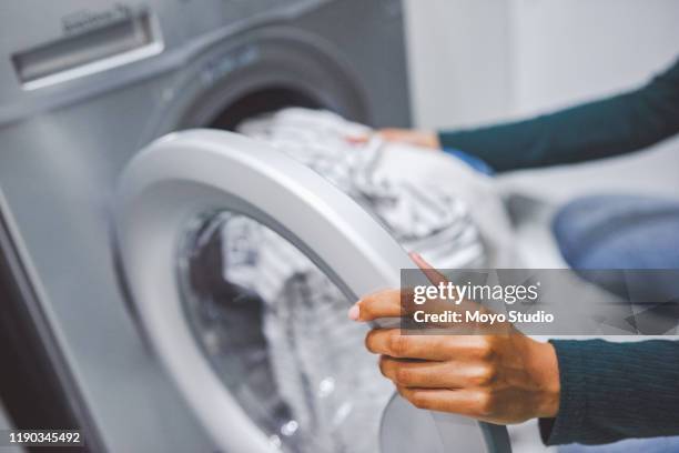 they'll come out all clean and fresh - washing machine imagens e fotografias de stock