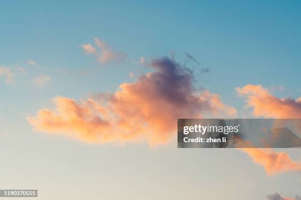 close up of the sky at sunset - cumulus stockfoto's en -beelden