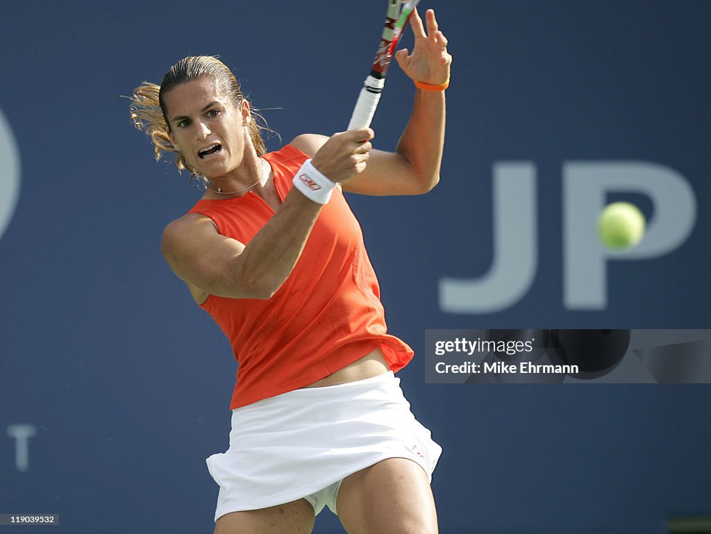 2006 US Open - Women's Singles - Semifinals - Amelie Mauresmo vs Maria Sharapova