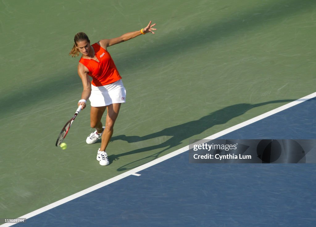 2006 US Open - Women's Singles - Semifinals - Amelie Mauresmo vs Maria Sharapova