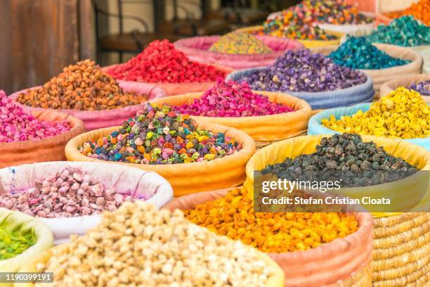 street moroccan stall with dried herbs and petals in marrakesh souks, morocco, africa - marrakech spice bildbanksfoton och bilder