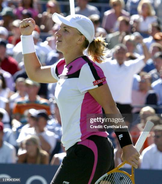 Svetlana Kuznetsova defeats Lindsay Davenport 1-6, 6-2, 6-4 to gain a spot in the US Open final