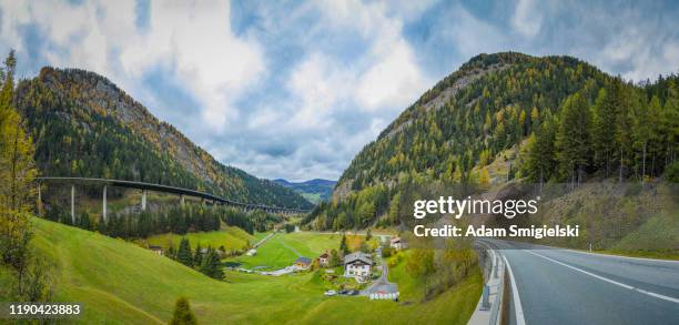 alpine mountains landschap xl (hdri) - brennerpas stockfoto's en -beelden