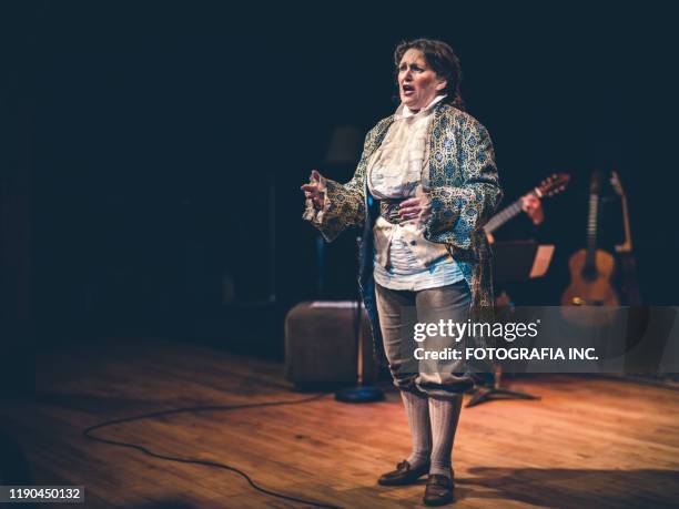 opera singer performing on the stage - theatrical performance imagens e fotografias de stock