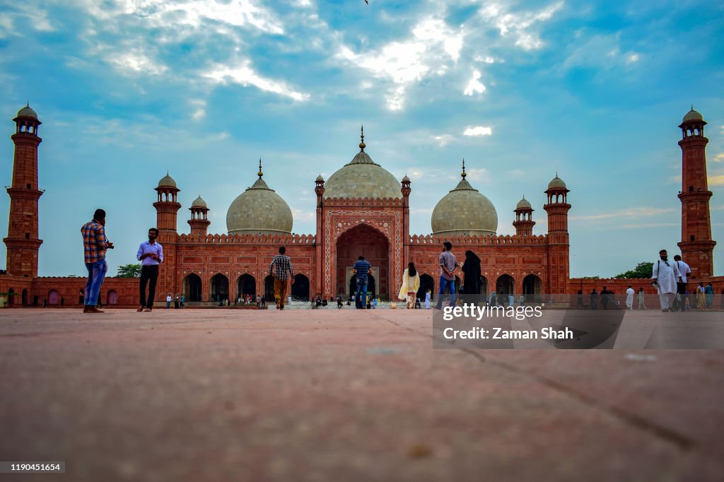 The Badshahi Mosquelahore Pakistan High-Res Stock Photo - Getty Images