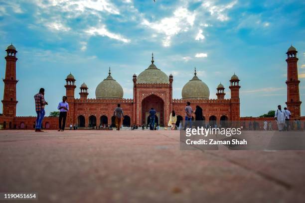 the badshahi mosque,lahore pakistan - pakistan monument stock pictures, royalty-free photos & images