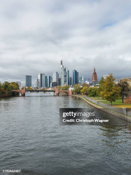 frankfurt am main - water main stock-fotos und bilder