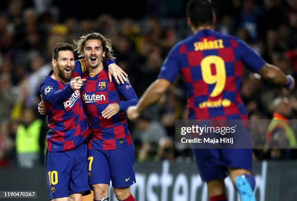 Lionel Messi of FC Barcelona celebrates with teammates after scoring his team's second goal during the UEFA Champions League group F match between FC...