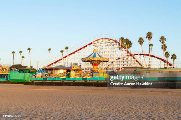 sunrise at the santa cruz beach boardwalk - santa cruz beach boardwalk stock pictures, royalty-free photos & images
