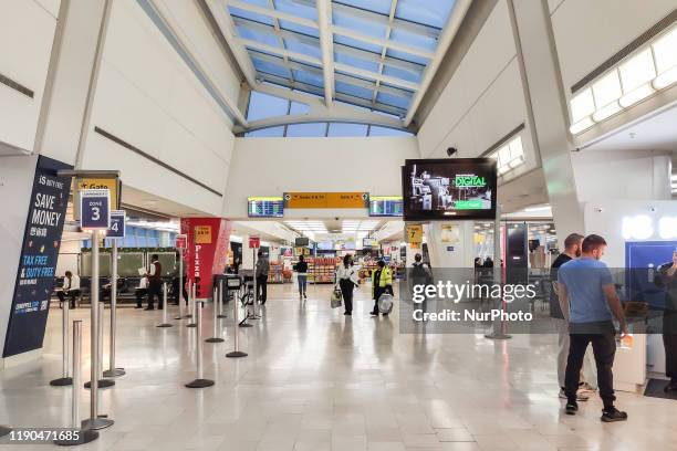 Gate A Inside 2,035 Gate Duty Stock Photos, High-Res Pictures, and Images - Getty Images
