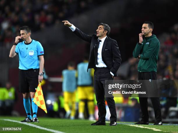 Ernesto Valverde manager of Barcelona gives his team instructions during the UEFA Champions League group F match between FC Barcelona and Borussia...