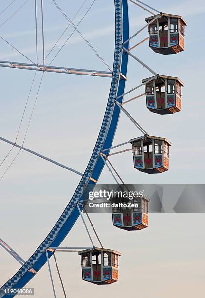 ferris wheel - oktoberfest stock-fotos und bilder