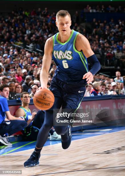 Kristaps Porzingis of the Dallas Mavericks drives to the basket against the San Antonio Spurs on December 26, 2019 at the American Airlines Center in...