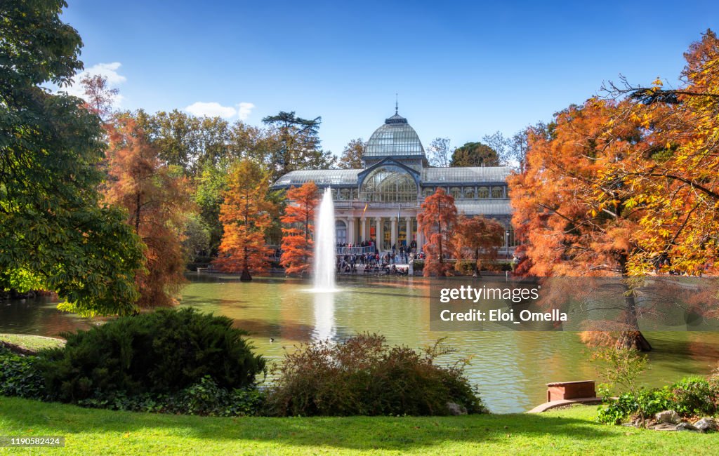 Palacio de cristal (Kristallpalast) im Parque del Retiro im Herbst, Madrid