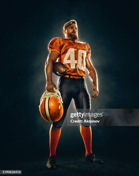 american football player in action - college quarterback stock pictures, royalty-free photos & images