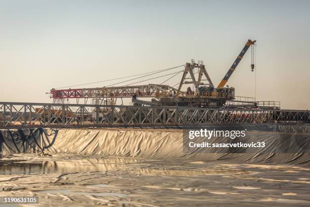 Fracking Rig Night Photos and Premium High Res Pictures - Getty Images