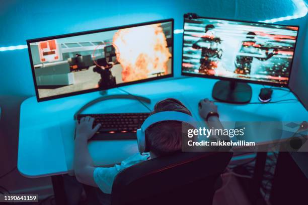 Shoot A Computer 826 Pc Gamer Shoot Stock Photos, High-Res Pictures, and Images - Getty ...