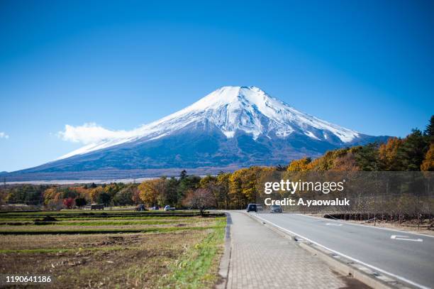 road to mt.fuji - fujiyoshida stock pictures, royalty-free photos & images