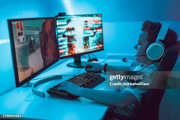Shoot A Computer 768 Pc Gamer Shoot Stock Photos, High-Res Pictures, and Images - Getty ...