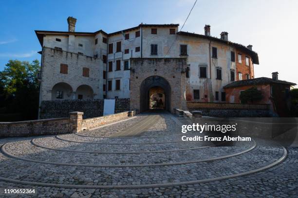 old castle in valvasone, friuli venezia giulia - friuli venezia giulia - fotografias e filmes do acervo