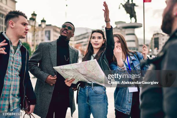 Tour Guide Explaining Tour Guide Flag Photos and Premium High Res Pictures - Getty Images